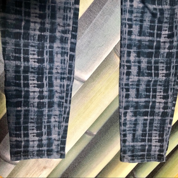 🩵🩵Cabi -Plaid, Skinny Jeans 🩵🩵Size 0 - Picture 4 of 7